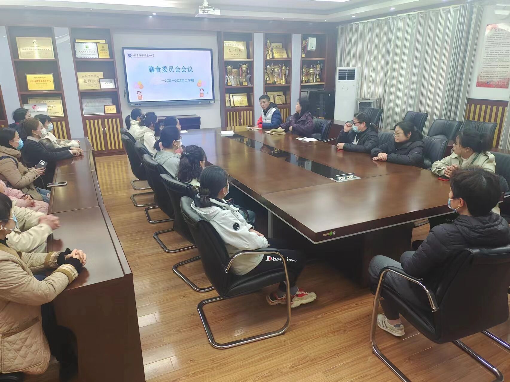 以爱相邀，”食“刻守护—南湾营小学召开2023-2024春季学期全体家长膳食委员会会议_html_5b439aa2.jpg