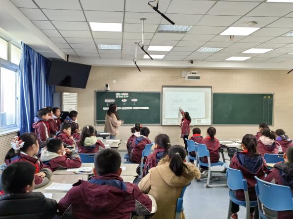 20240320何骞童学课堂报道_html_m1f13e940.jpg