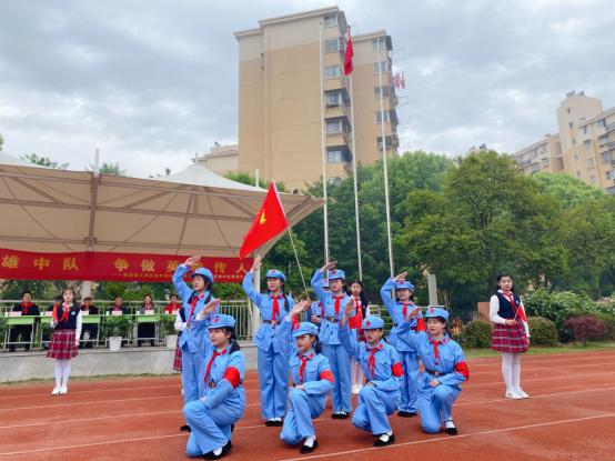 “创建英雄中队 争做英雄传人”_html_m7795c2bc.jpg