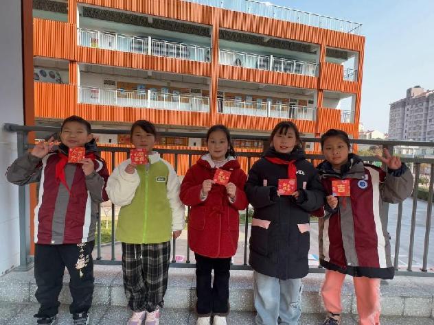 20250213蛇舞新岁启新程，校园筑梦正当时——南京市南湾营小学开学第一天_html_m587d1818.jpg