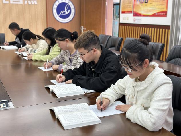20240410青年教师研修班报道_html_579cd53d.jpg