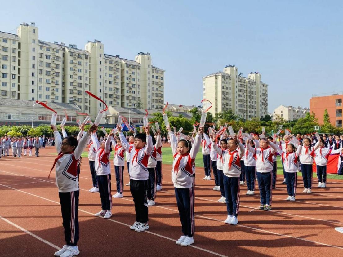 悦动童心，乐享童年2021南湾营小学春季运动会新闻稿_html_7c7ec693.jpg
