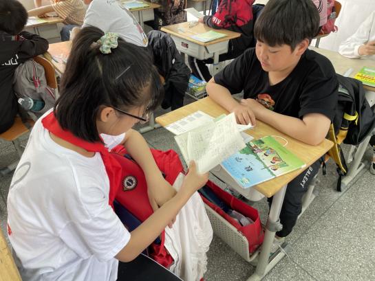 20210514仇晓丽六年级循环听课报道_html_5ef917bc.jpg