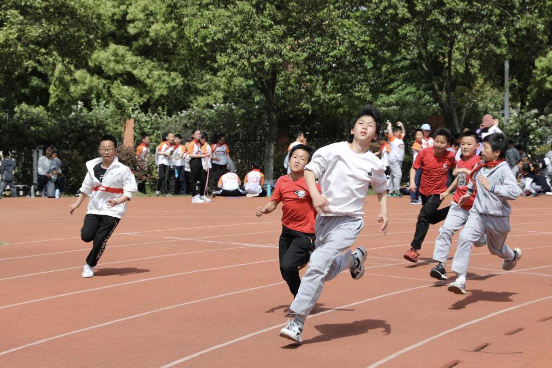 悦动童心，乐享童年2021南湾营小学春季运动会新闻稿_html_mb3dc239.jpg