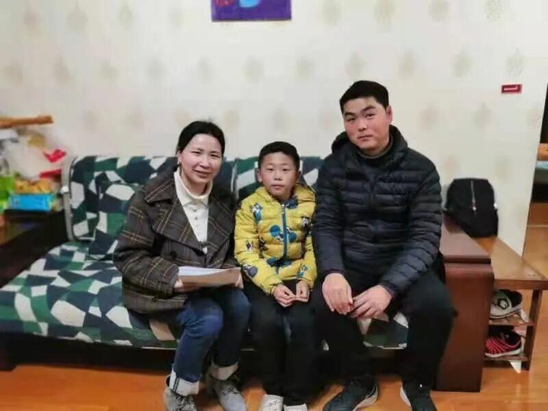 20210511党员家访寄温情 家校共话暖人心报道_html_5864da19.jpg