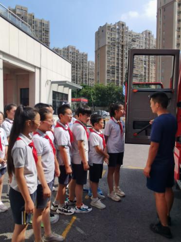 20230819走进消防站 致敬“火焰蓝  ——南湾营小学”红领巾假日小队“暑期活动（4）_html_168f54a4.jpg