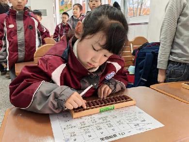 20250320一年级班级珠心算比赛报道（李嘉靓写）_html_61997030.jpg