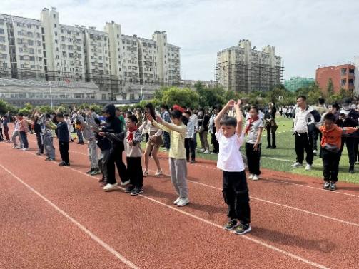 20240425四年级家长开放日报道_html_4a25e7ef.jpg