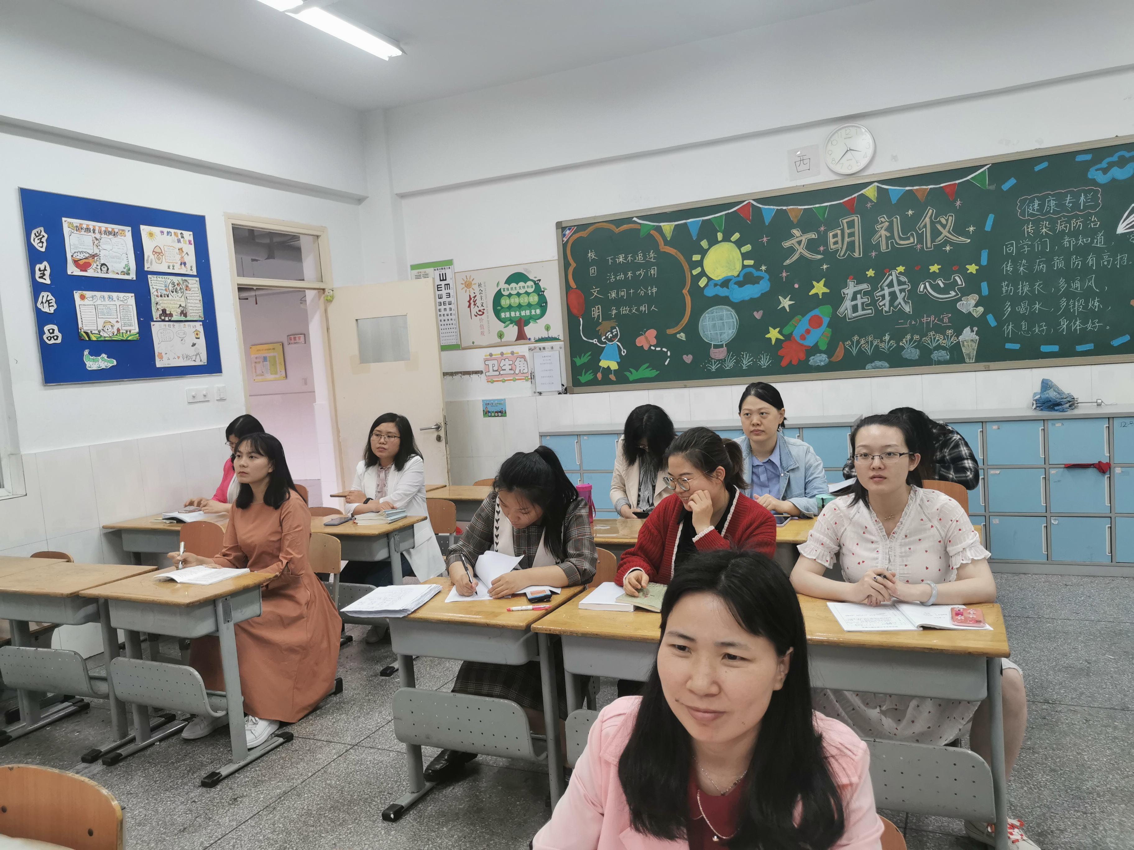 20210526语文组备课活动报道_html_medbe300.jpg