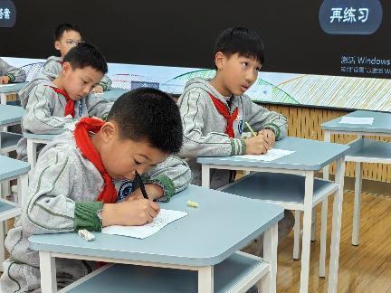 20250407三年级珠译数报道邱仁写_html_m4c91ada8.jpg