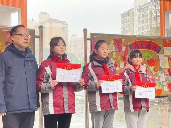 春暖争出彩  童心向未来_html_m5ae168ee.jpg