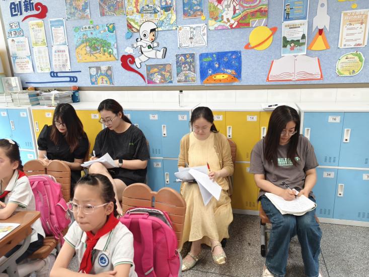 20240614王莉君英语组童学课堂报道_html_7ede2860.jpg