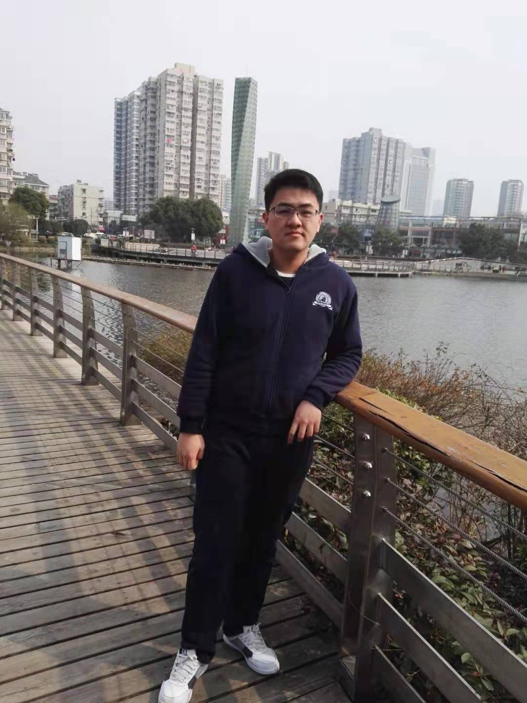 1吉康个人照.jpg