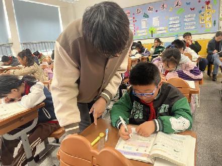 20231107六年级循环听课报道_html_77989d5.jpg