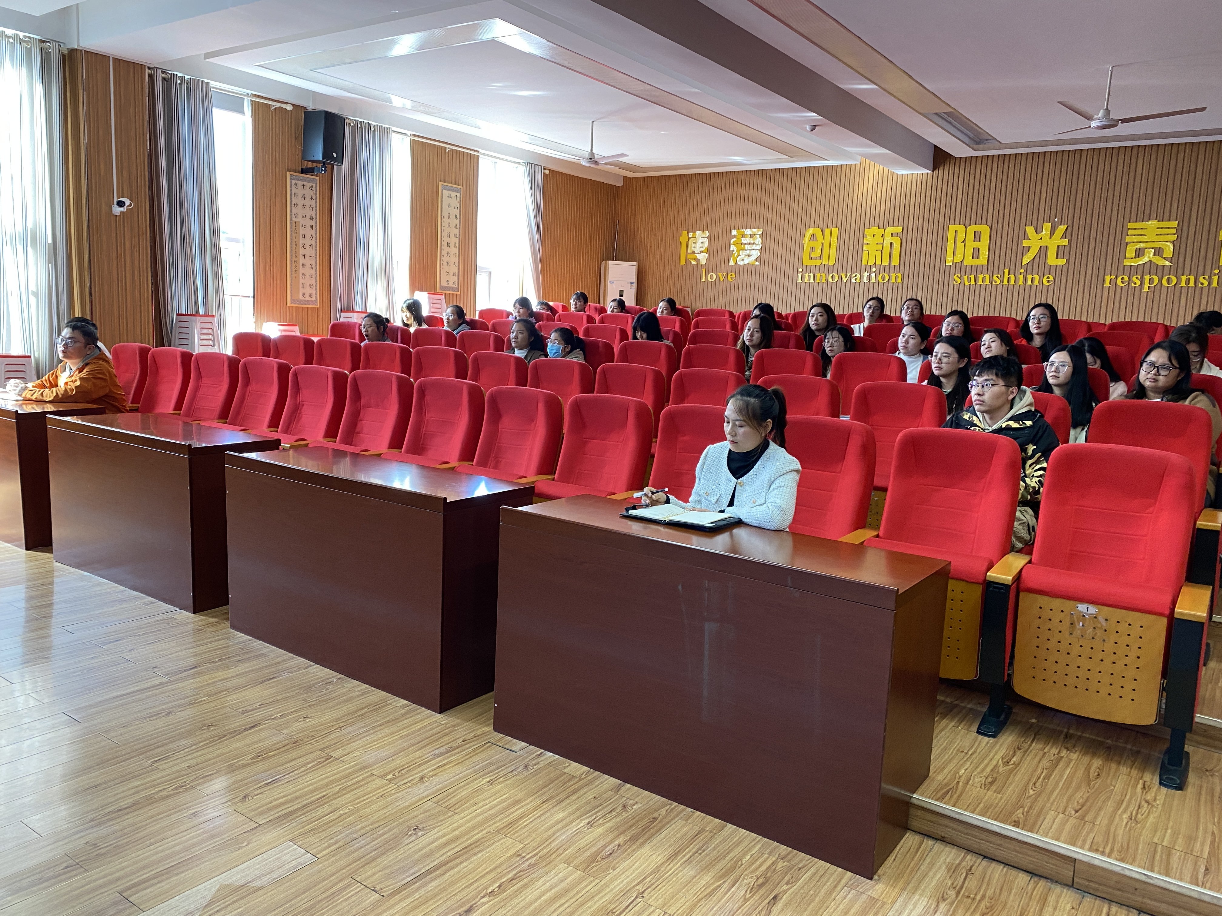 20231106教科研素养大赛解读与培训会报道_html_69c52152.jpg