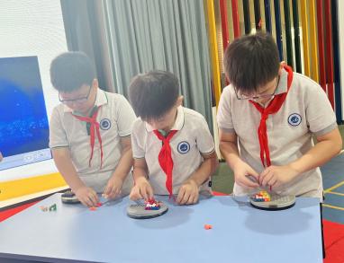 20240901一年级家长会报道_html_541eef69.jpg