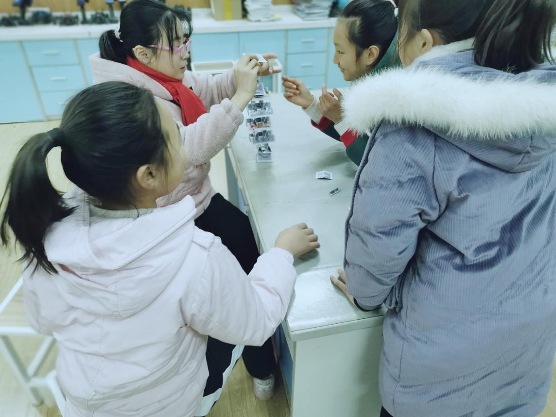 2020.12.18纸牌搭高_html_52997c4a.jpg