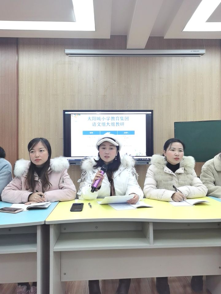 弘扬爱国情 共效爱国志--新闻稿_html_6132a08e.jpg