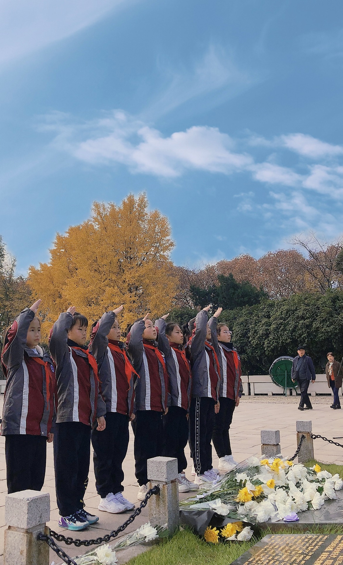 追寻英烈足迹 传承红色基因_html_m4242cd45.jpg