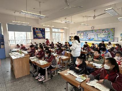 20231205六年级数学组循环听课活动报道_html_m603ee07d.jpg