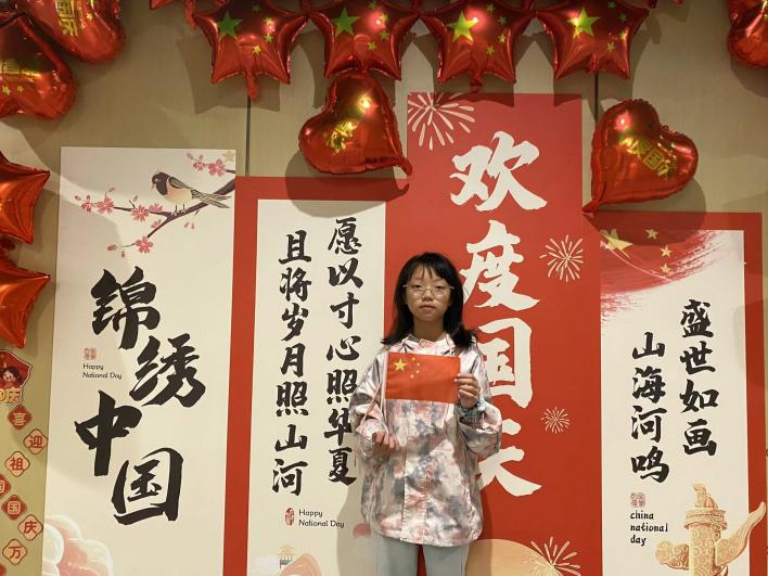 2025-2026-1 我和国旗合个影 报道_html_m2a742aca.jpg
