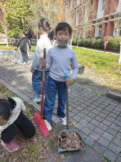 20230310班会大扫除报道_html_e221d3d.jpg