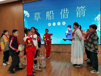 品读经典 演绎精彩——记南湾营小学五（2）班课本剧表演比赛_html_m1f7babe8.jpg