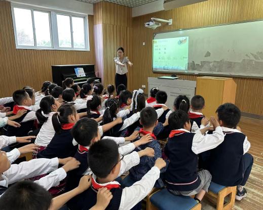 20230517黄蓉童学课堂报道_html_2c5e6df5.jpg