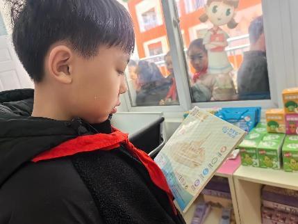 绚丽五彩券，快乐童真心——南湾营小学10月份童星驿站兑换活动_html_m47c02bf5.jpg
