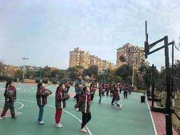 20241212篮球行进间运球新闻稿_html_m23ba9b97.jpg