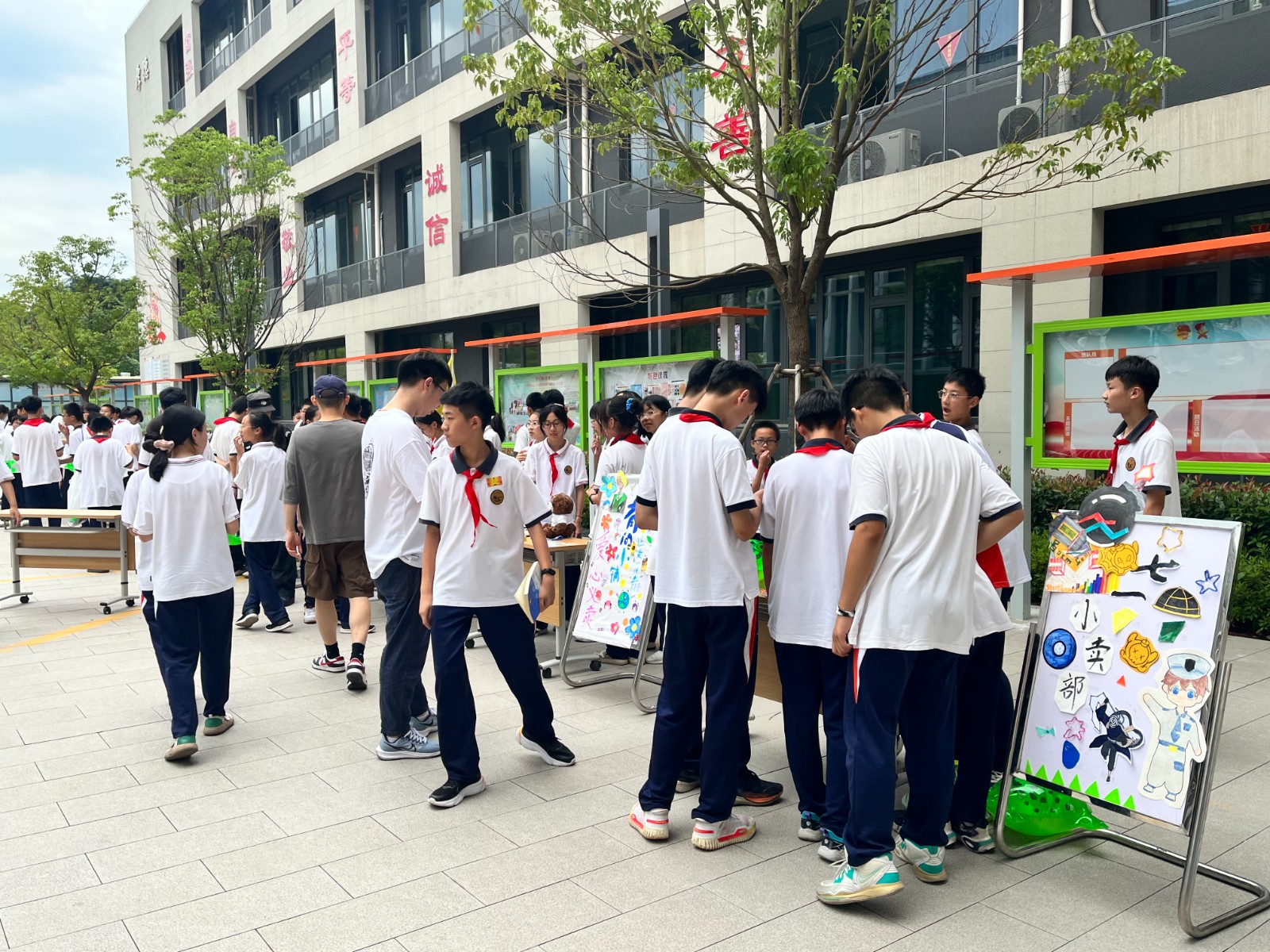 【绿色华中】立德树人，让爱不闲置——南外仙林分校华侨城中学第二届跳蚤市场爱心义卖活动