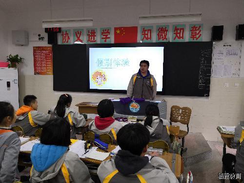 探索生涯目标，分享职业体验——我校举行生涯教育之“职业体验分享”主题班会活动