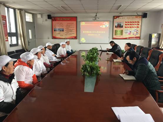 营防中学召开食堂工作人员安全会议