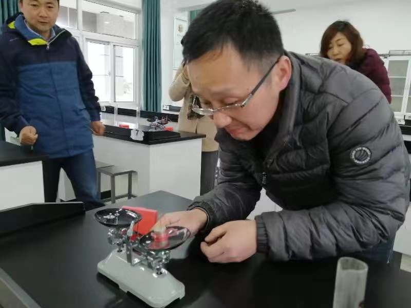 中桥中学理化生教师实验技能竞赛_html_m1c8492f2.jpg