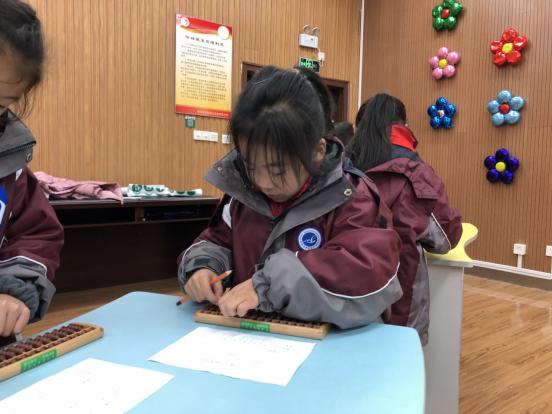 1218达人PK赛董智写_html_31b63582.jpg