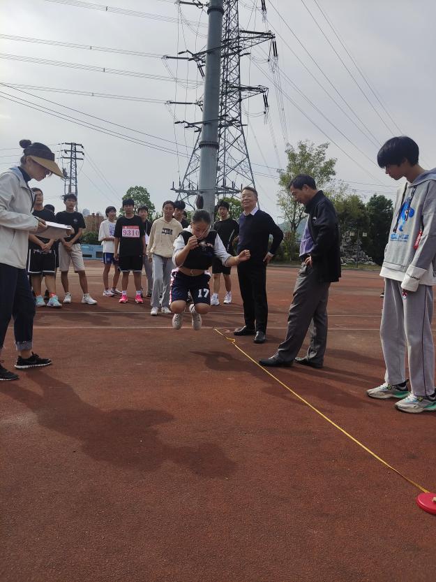 今天花中老师有点“high”_html_m1d52a6b1.jpg