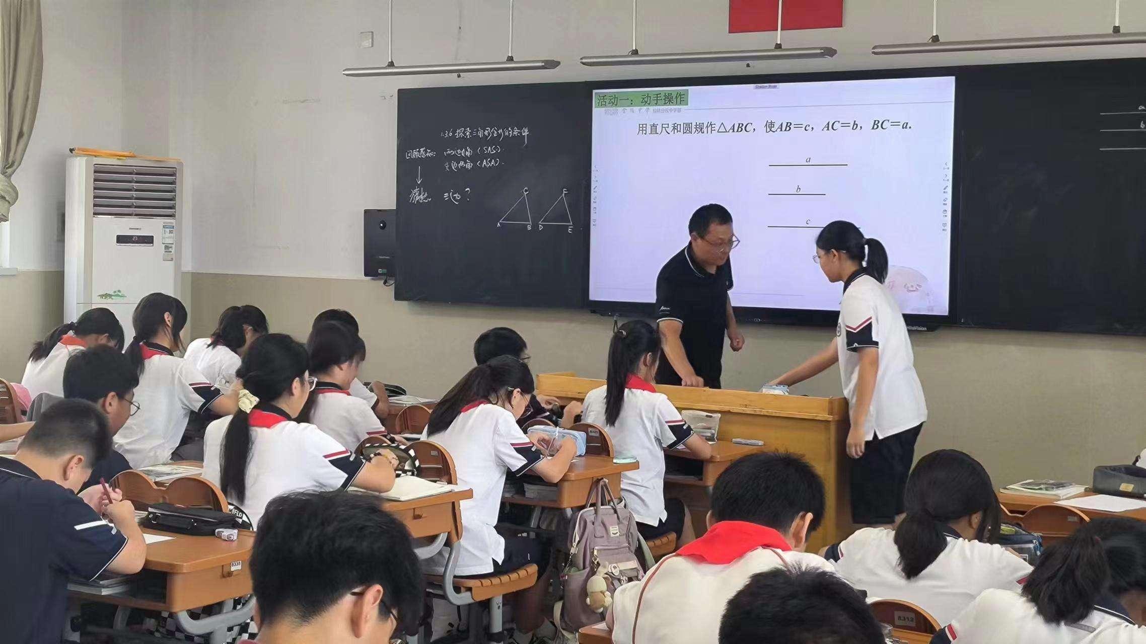 【臻美金龙】精彩课堂展风采，教研磨课促发展——我校数学组开展研讨课教研活动_html_2e2f57a3.jpg
