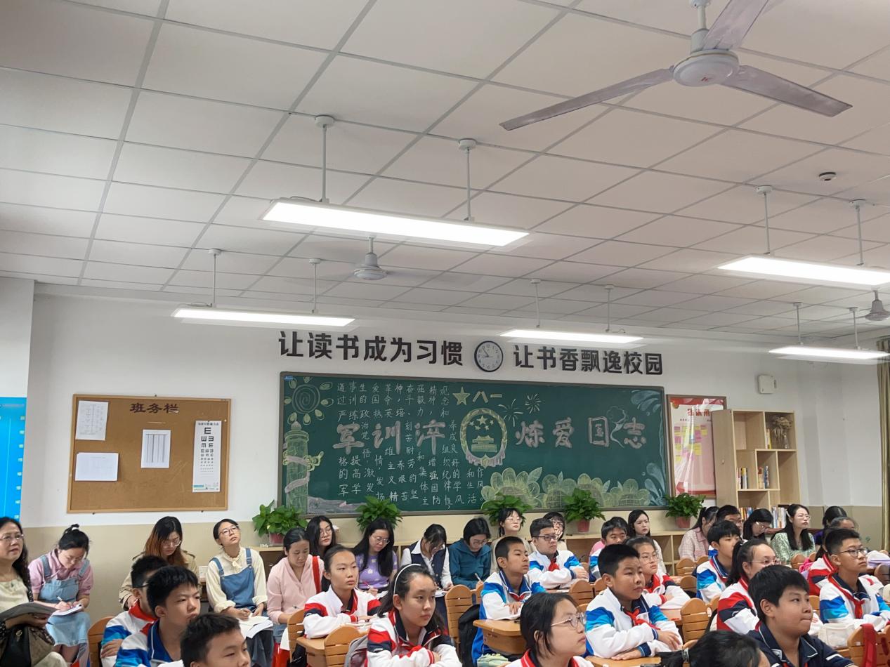 改 简版 9月25日英语教研活动新闻稿 (1)_html_4a1205f4.jpg