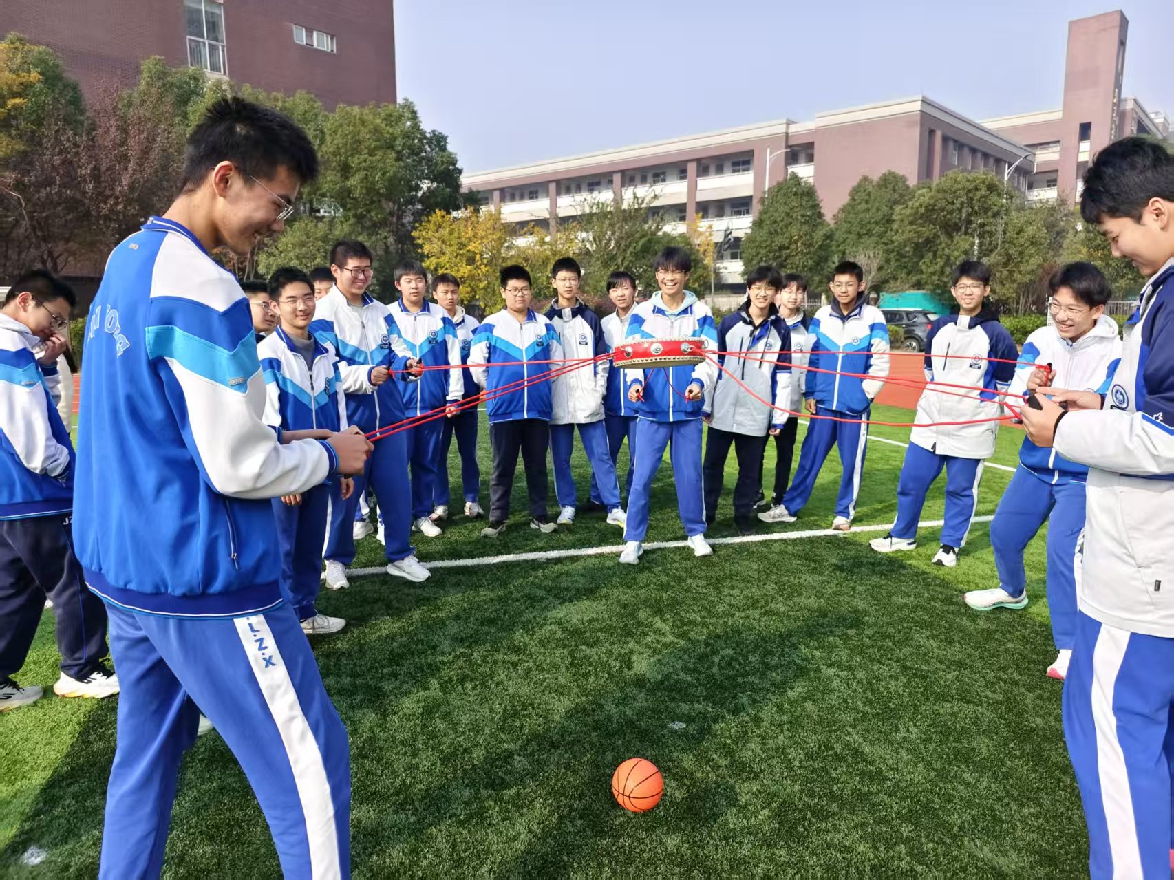 【臻美金龙】 释放压力，赋能前行 ——金中仙林（龙潭校区）初三心理减压趣味体育活动 