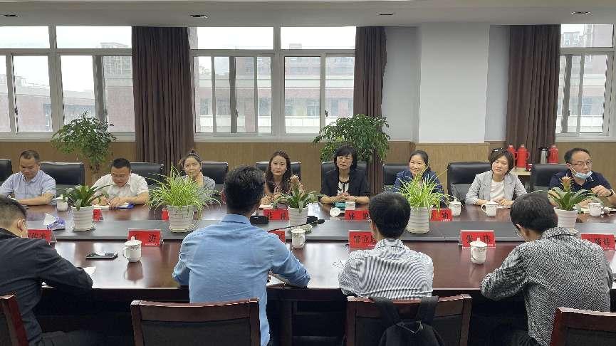 【臻美花中】“栖智荟·霞科行”——栖霞区政府副区长、科技镇长团团长韩淼一行莅临我校指导调研_html_1b2fe4bb.jpg