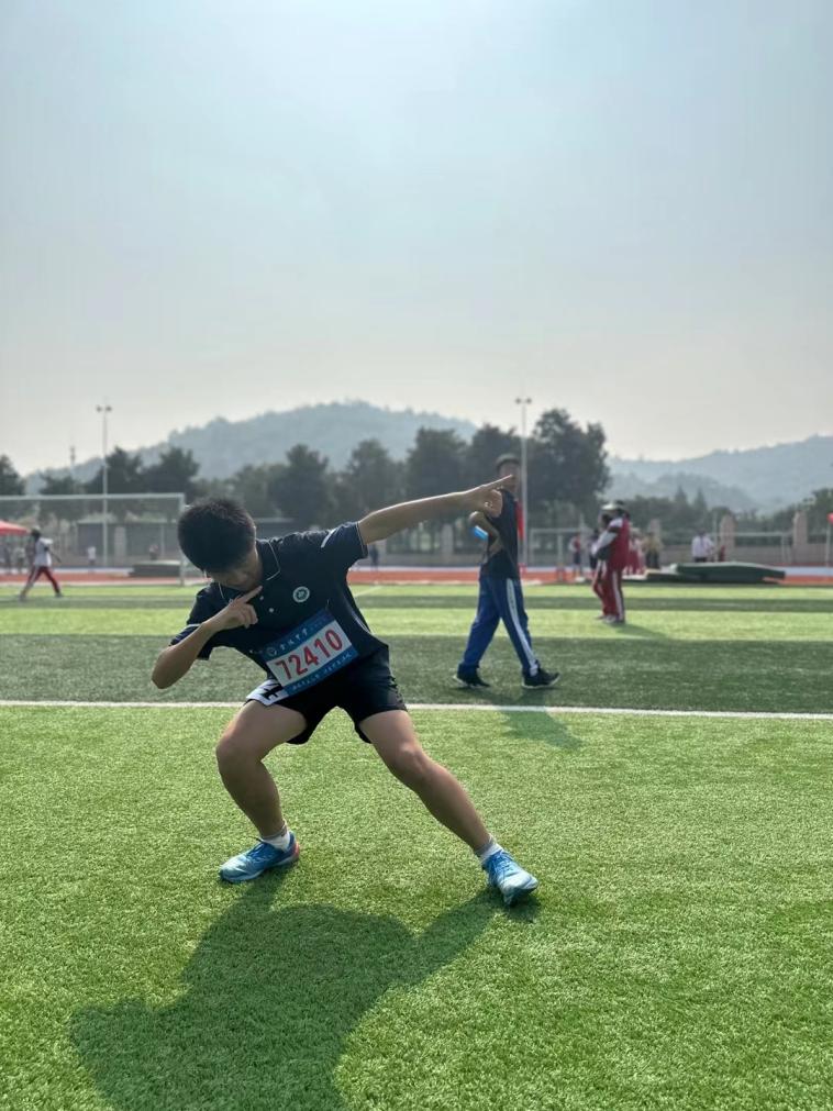 运动会新闻稿(1)_html_m4021b650.jpg