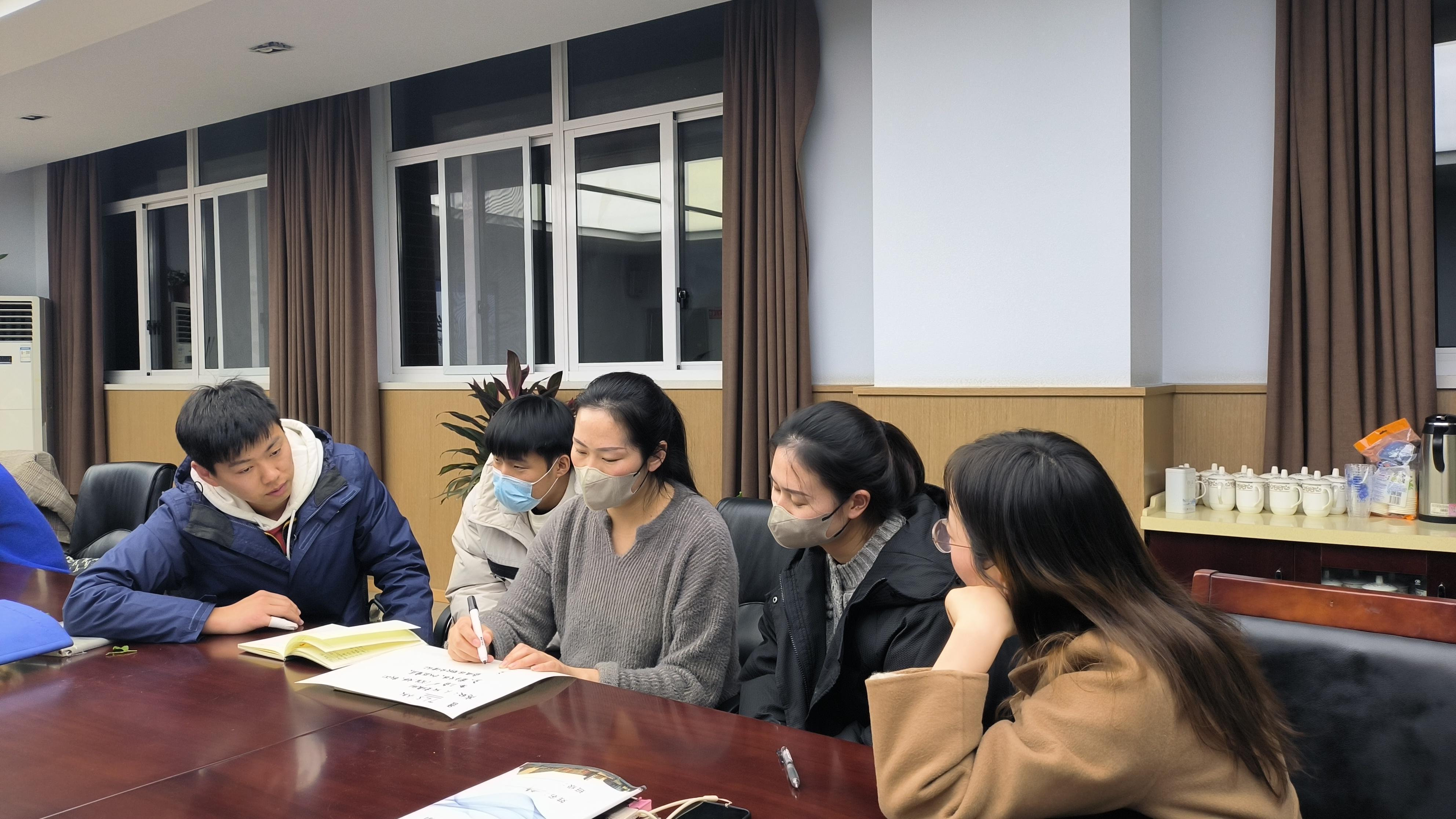青年教师成长沙龙_html_72ff4d41.jpg