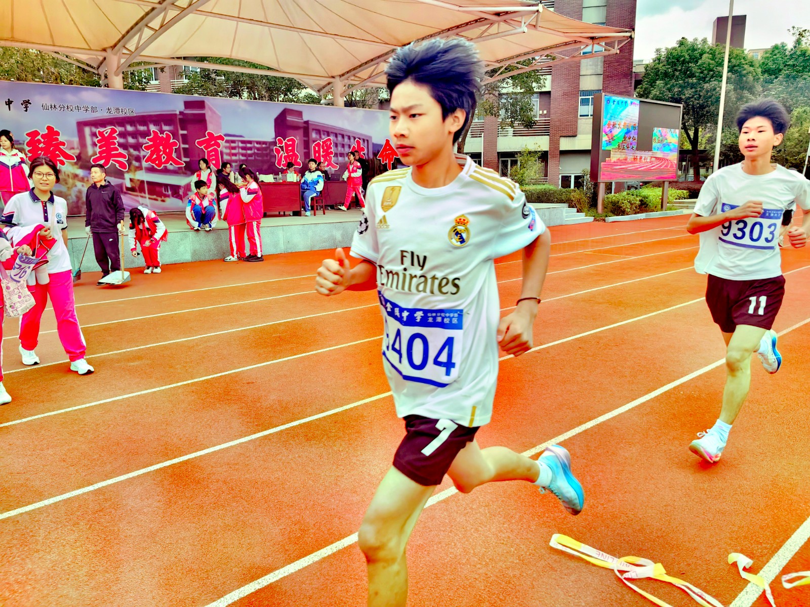 【臻美金龙·校运会】场上是热血，场下是守护！直击第五十七届校运会最燃赛场与精彩瞬间