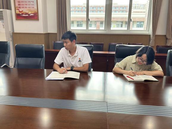 【臻美金龙】党纪学习新成效 总结提升强党性——“学条例办法当实干先锋主题党日活动_html_m27e10e1b.jpg