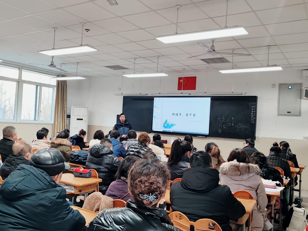 我校召开寒假前家长学校培训会 新闻稿_html_10d60593.jpg