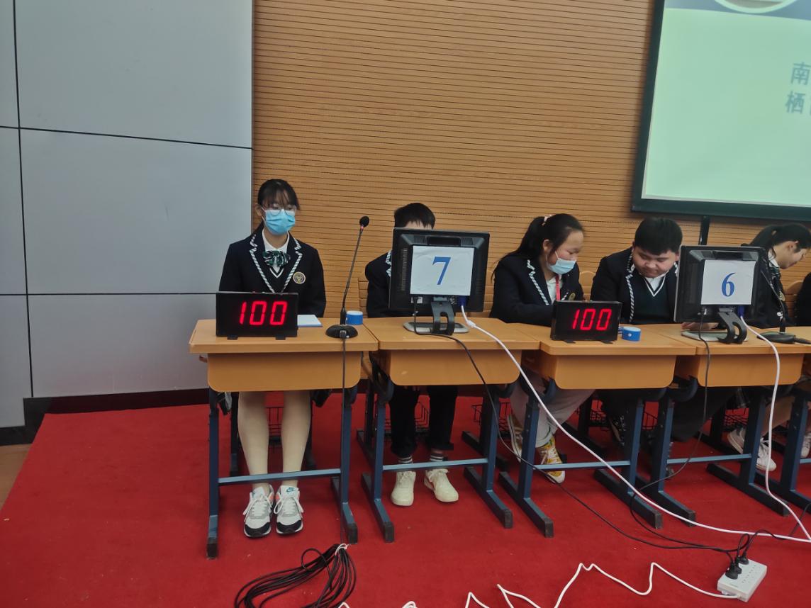 南京一中马群分校开展国家安全教育日宣传教育系列活动_html_6c10cad.jpg
