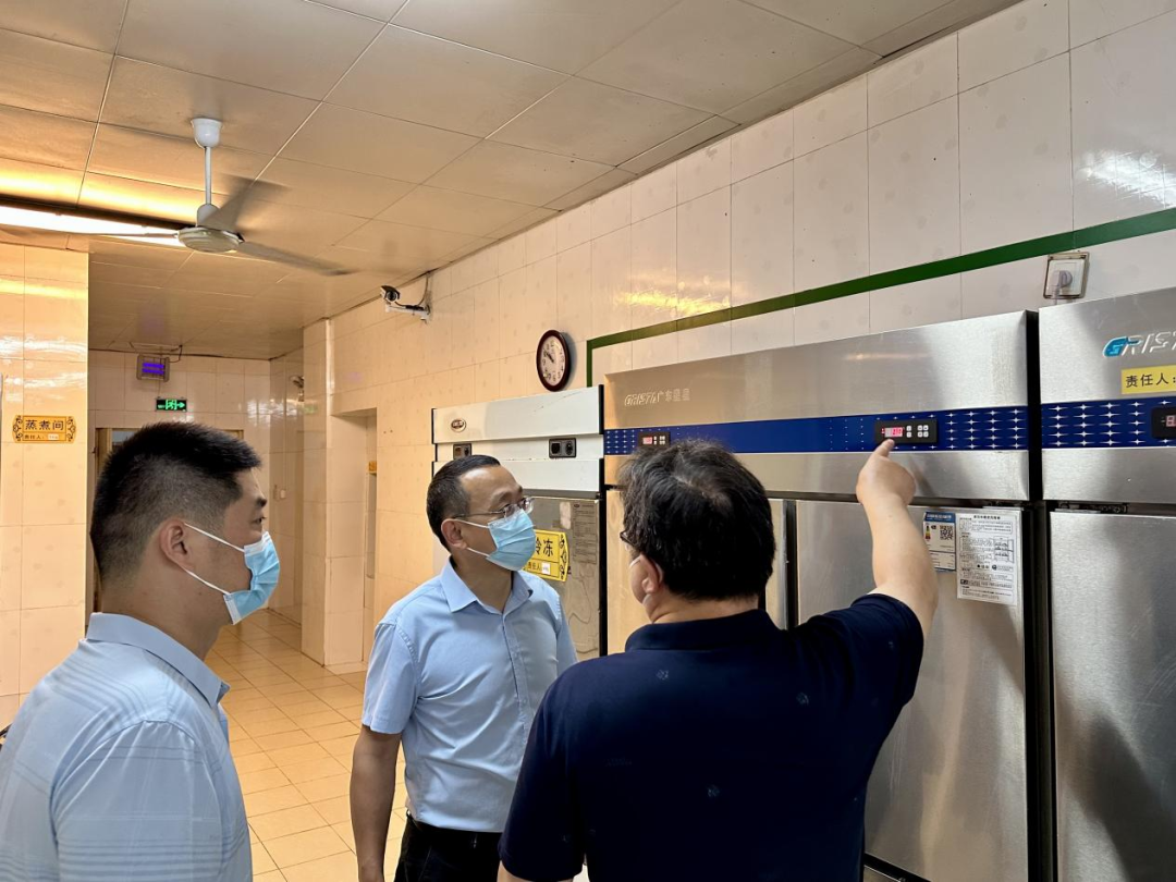 2023.6.26一中思益·润质保障  思益进取，开拓创新——南京一中思益学校迎接2022-2023学年度栖霞区校园标准化考核_html_64dec0e8.png