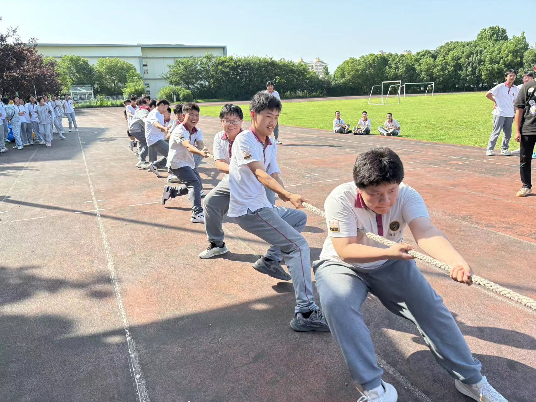 一中思益拔河比赛_html_6babb001.jpg