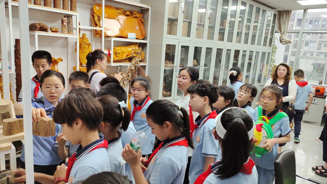陶娃进警校 体验真”警“色——晓庄小学2019级3中队暑期校社共建 警育少年活动(1)-2023_html_52caf4bb.jpg