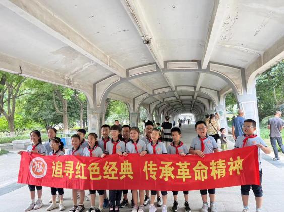 （六）中山码头跨江而行 重走革命路线_html_m264be0ae.jpg